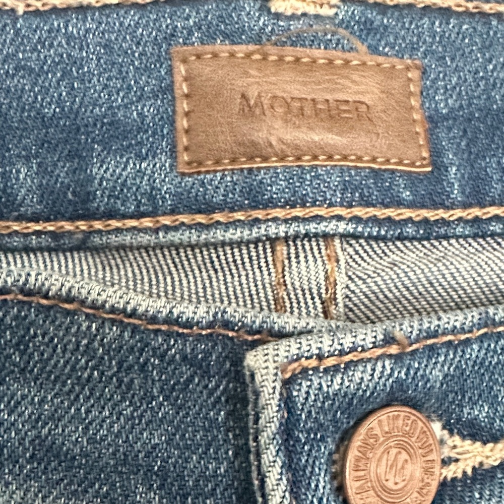 Mother Weekender Fray Jeans - Picture 4 of 9